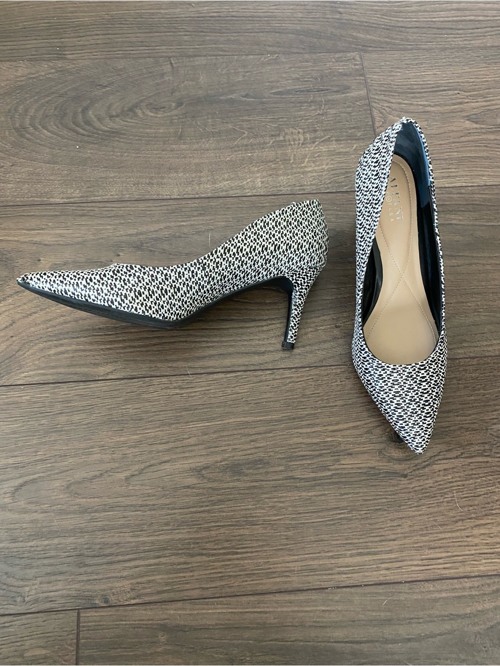 Alfani Step n Flex NWOT Women's Black and White Textured Pointed-Toe Pumps